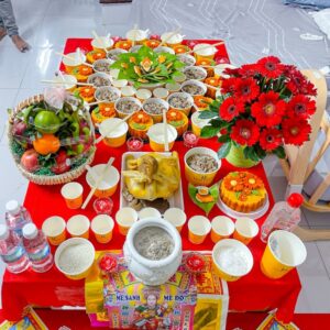 Các lễ vật đi kèm cháo trong mâm cúng Mụ