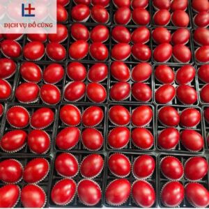 Cách bày trí trứng gà đỏ trên bàn cúng Mụ